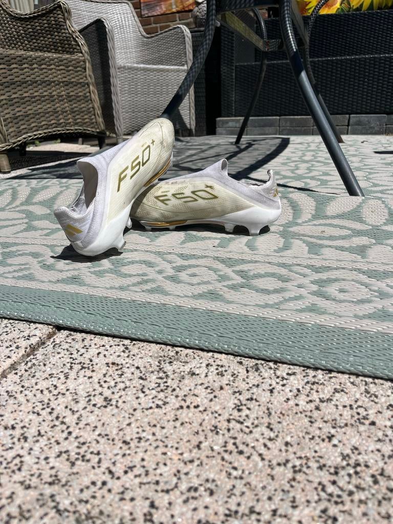 Adidas F50+ voetbalschoenen maat 45, Maat XS of kleiner, Verzenden, Gebruikt, Schoenen