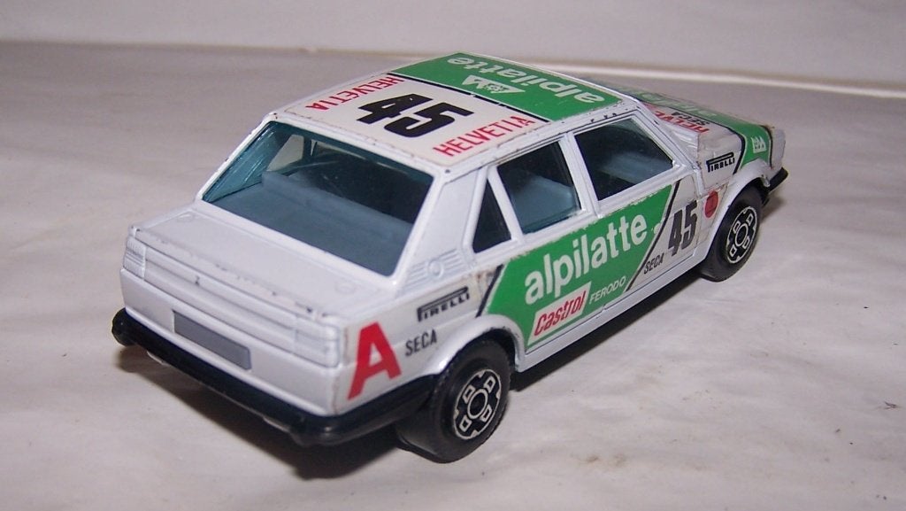 Bburago Alfa Romeo Giuletta GR.2 Jolly Club. 1/43. Izgs., Ophalen of Verzenden, Zo goed als nieuw, Auto, Overige merken
