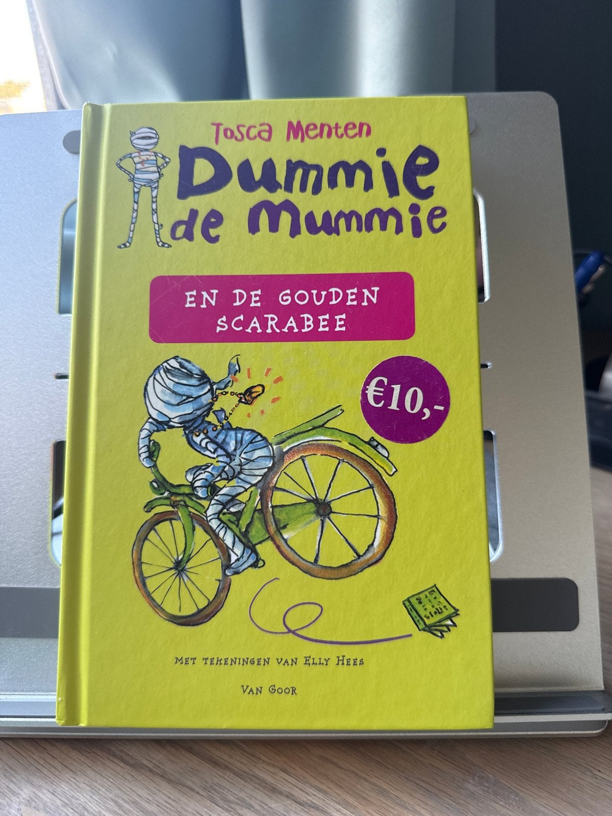 Dummie de Mummie en de Gouden Scarabee - Tosca Menten, Ophalen of Verzenden, Zo goed als nieuw, Fictie algemeen