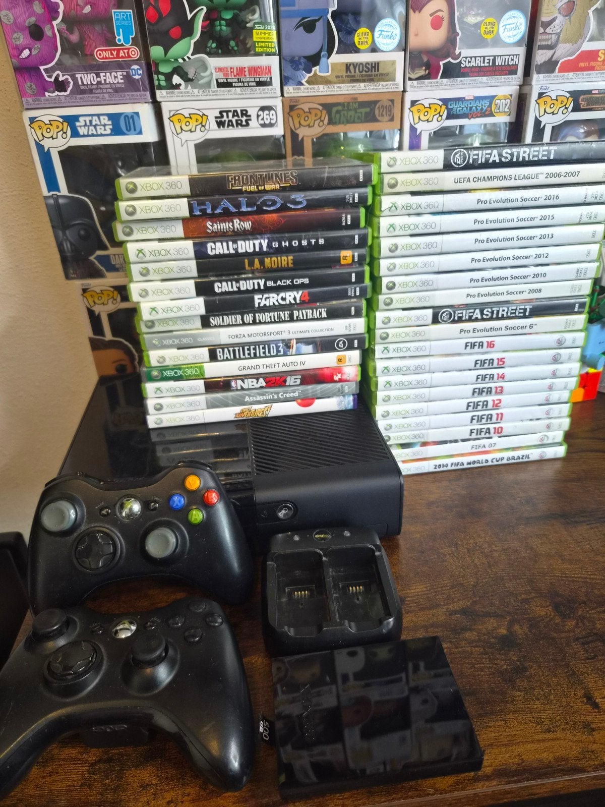 Xbox 360 E 500GB + 2 Controllers + Games, Spelcomputers en Games, Spelcomputers | Xbox 360, Ophalen of Verzenden, Met 2 controllers