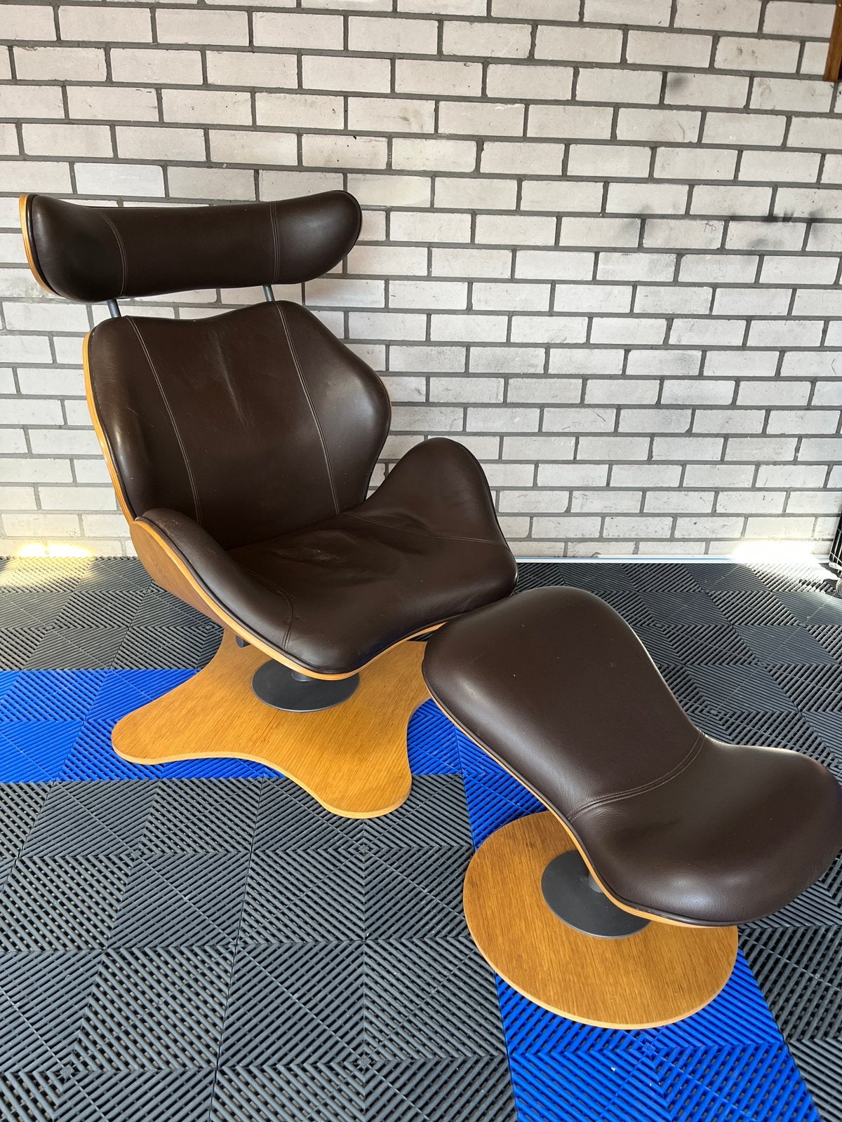 Eames Lounge Chair & Ottoman model | Opknapper, Huis en Inrichting, Fauteuils, Ophalen, Gebruikt, Leer, 75 tot 100 cm