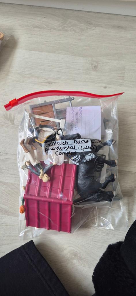 Schleich Horse Club Paardenstal met Tori & Princess 42437, Ophalen of Verzenden, Gebruikt