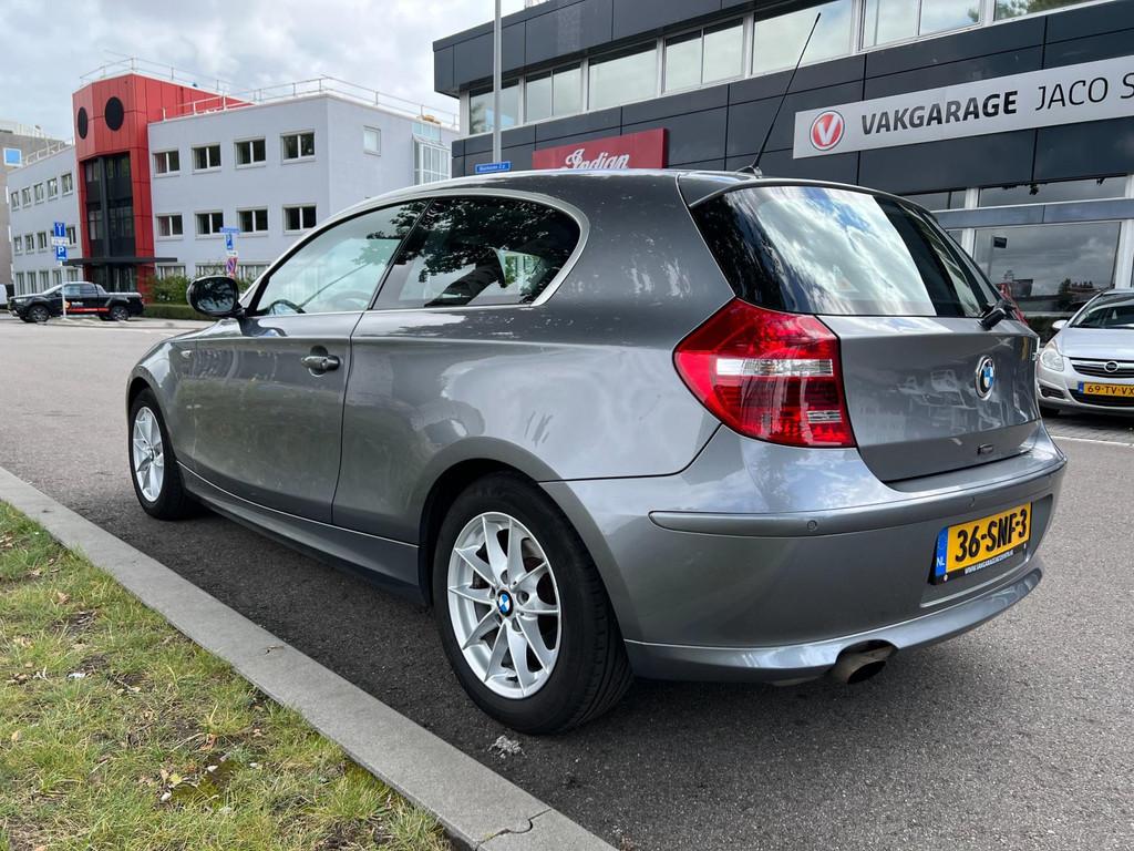 BMW 1-serie 116i Business Line Ultimate Edition, Auto's, Euro 5, Zwart, 4 cilinders, 4 stoelen