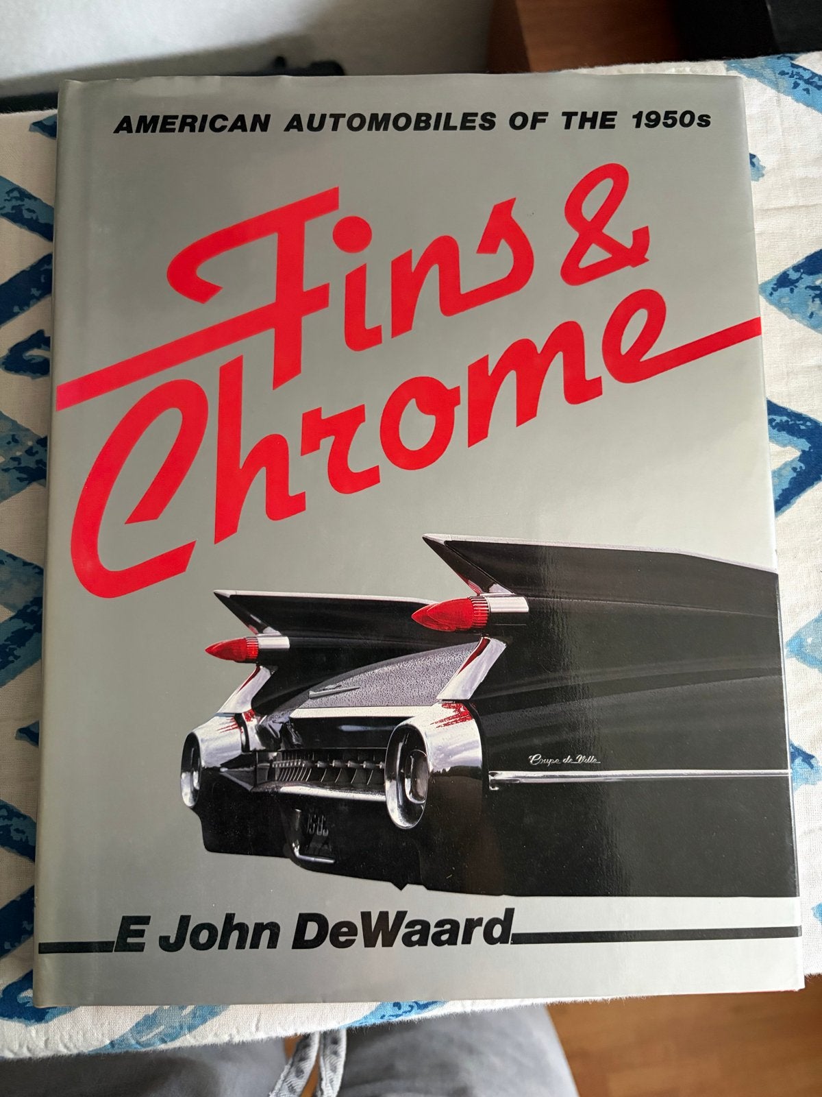 Fins & Chrome: Amerikaanse auto's uit de jaren '50, Boeken, Auto's | Boeken, Ophalen of Verzenden, Zo goed als nieuw, Algemeen