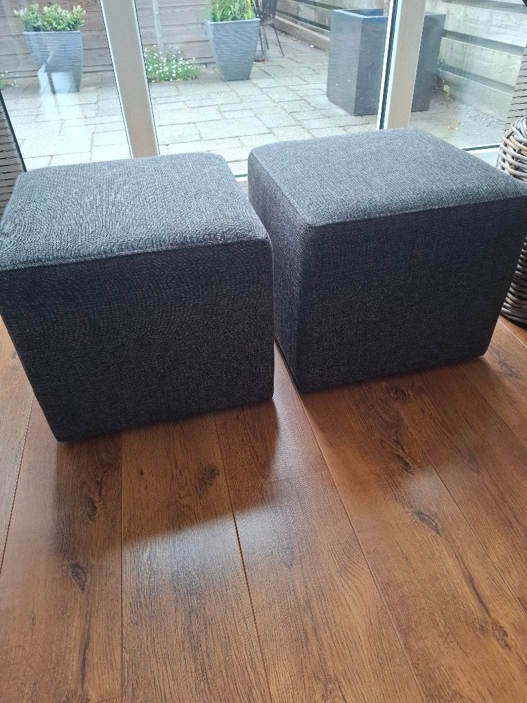 2 hockers / poefjes, Ophalen, Minder dan 50 cm, Gebruikt, Vierkant