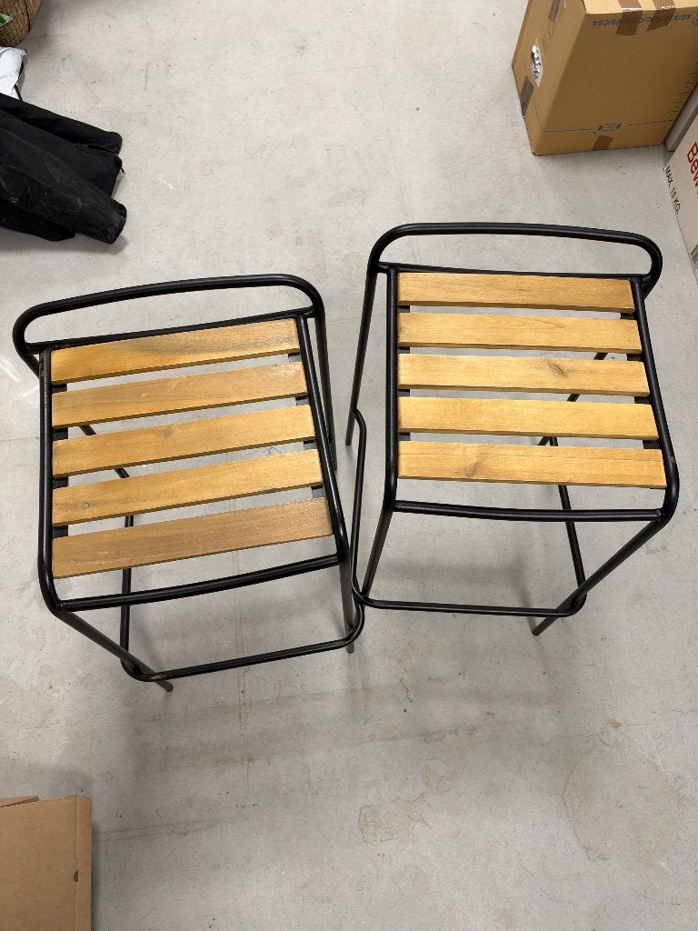 Set van 2 barkrukken / hoge stoelen – zwart met hout, Twee, Zwart, Ophalen of Verzenden, Zo goed als nieuw