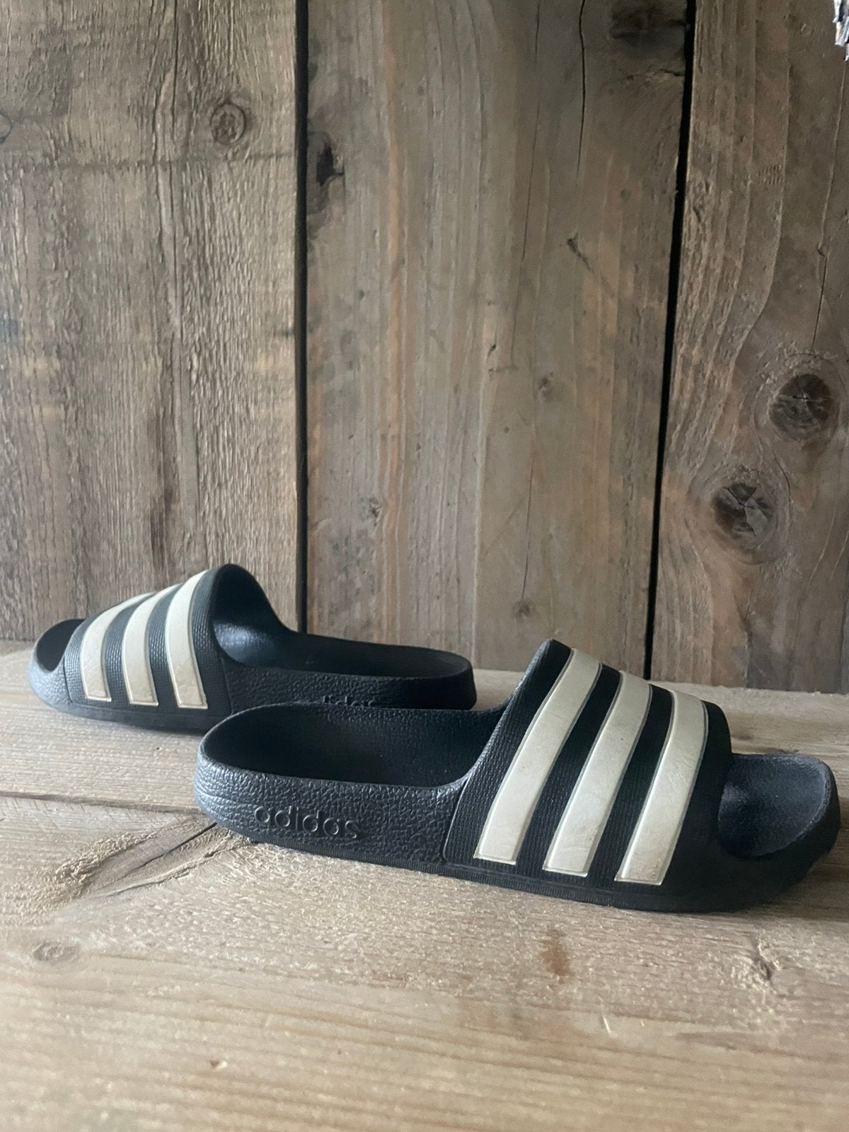 Adidas slippers kids, Ophalen, Zo goed als nieuw, Jongen of Meisje, Overige typen