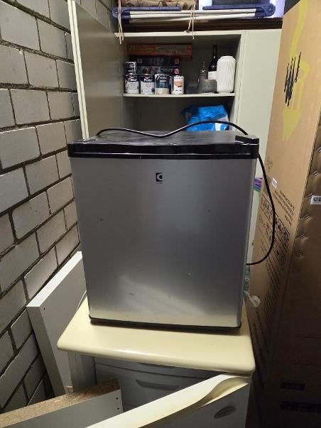 Kleine koelkast te koop, Witgoed en Apparatuur, Ophalen, Minder dan 85 cm, Minder dan 75 liter, 45 tot 60 cm
