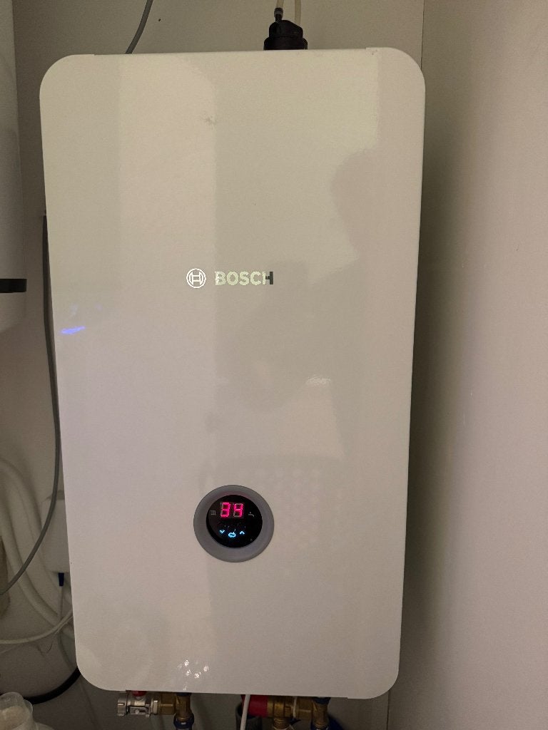 Bosch volledig elektrisch verwarmingssysteem, Ophalen, 20 tot 100 liter, Boiler, Minder dan 3 jaar oud