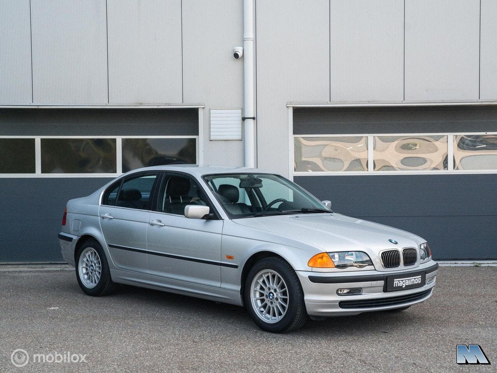 BMW E46 320i | Org NL | Leer Sportstoelen | Airco | Cruise, Auto's, BMW, Achterwielaandrijving, Gebruikt, Zwart, 150 pk