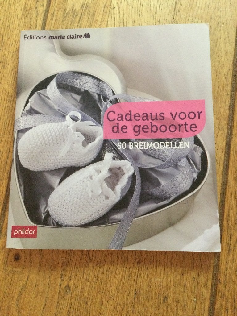 Marie Claire Cadeaus voor de geboorte Phildar, Ophalen of Verzenden, Zo goed als nieuw, Breien of Haken, Patroon of Boek