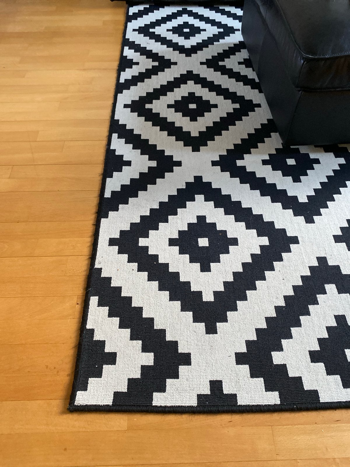 IKEA Zwart-wit geometrisch vloerkleed 200x300 cm, Ophalen, Gebruikt, Zwart, 200 cm of meer