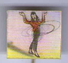 Hoelahoepende dame Reflexa - Nürnberg speldje( T_177a ), Verzamelen, Speldjes, Pins en Buttons, Verzenden, Zo goed als nieuw, Figuurtje