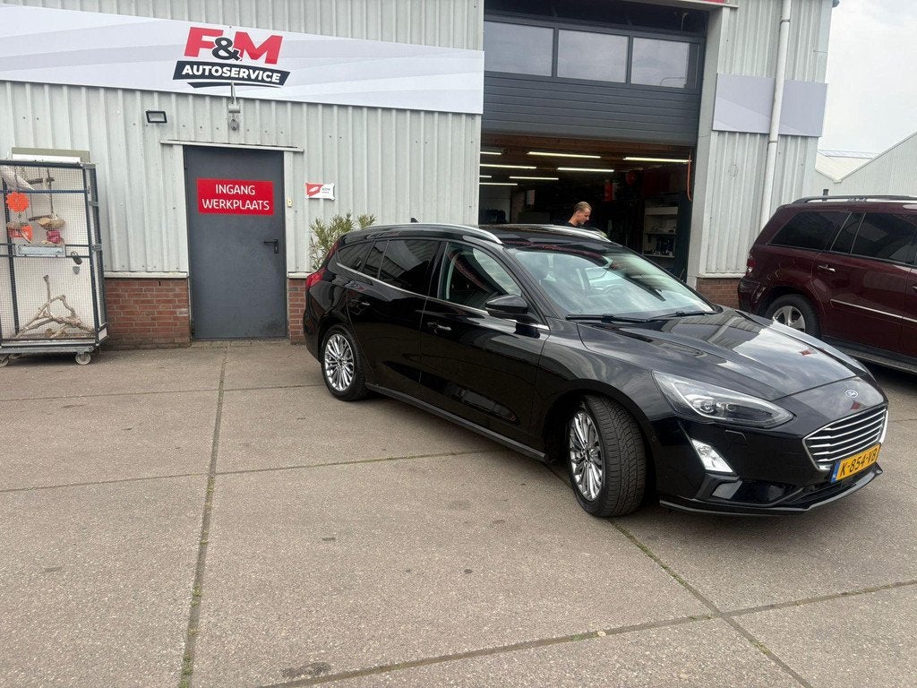 Ford Focus Wagon 1.0 EcoBoost Titanium Business Stoel-Stuurv, Auto's, Ford, Gebruikt, Euro 6, 715 kg, Zwart