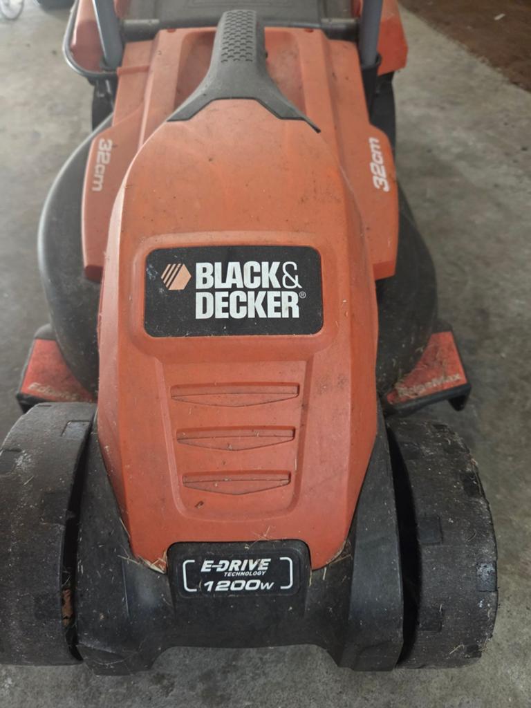 Black & Decker elektrische grasmaaier 32cm, Tuin en Terras, Grasmaaiers, Gebruikt, Elektrische grasmaaier, Ophalen of Verzenden