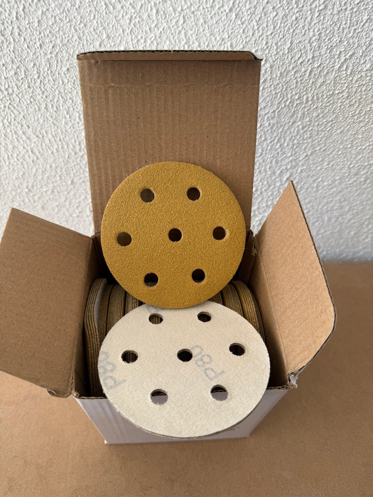 Schuurpapier klittenband 90mm 7 stofgaten nieuw 50 stuks, Auto diversen, Ophalen of Verzenden