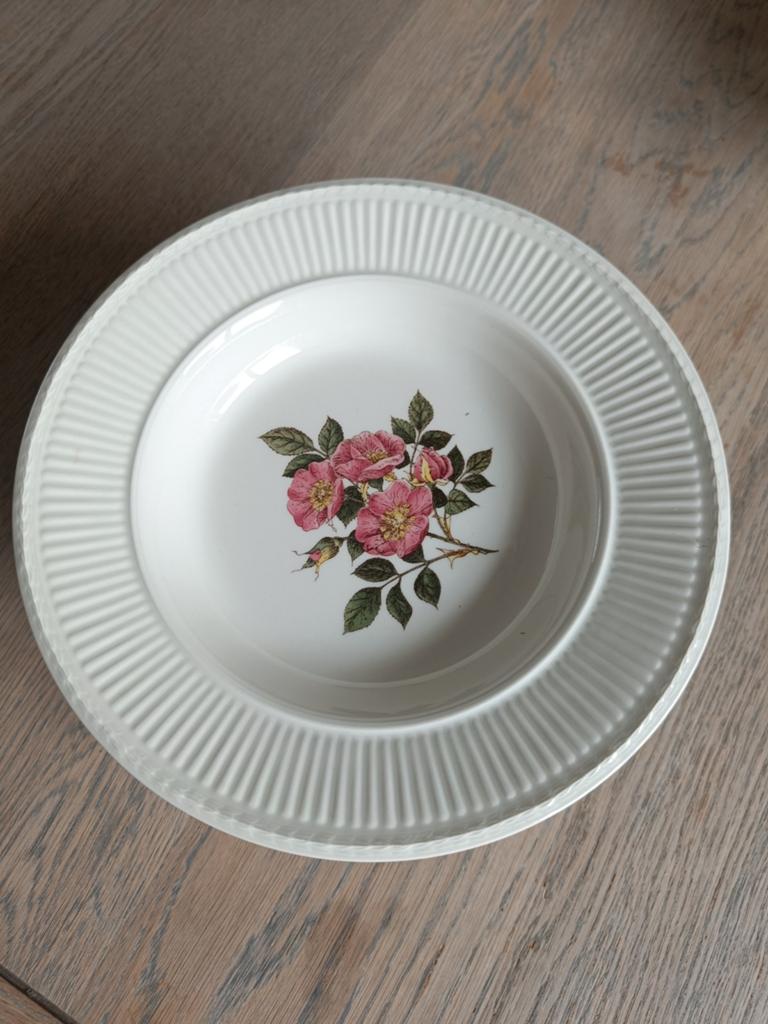 Wedgwood Briar Rose diepe borden (9 stuks), Ophalen of Verzenden, Zo goed als nieuw, Bord(en), Wedgwood