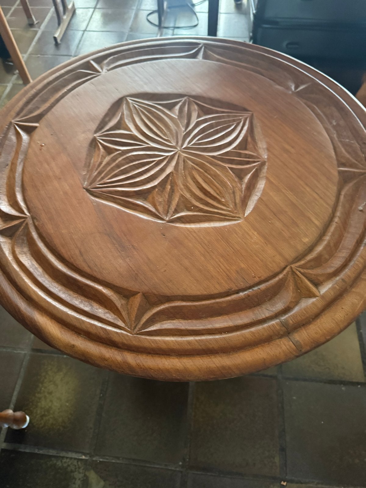 Unieke handgesneden houten bijzettafel, Ophalen of Verzenden