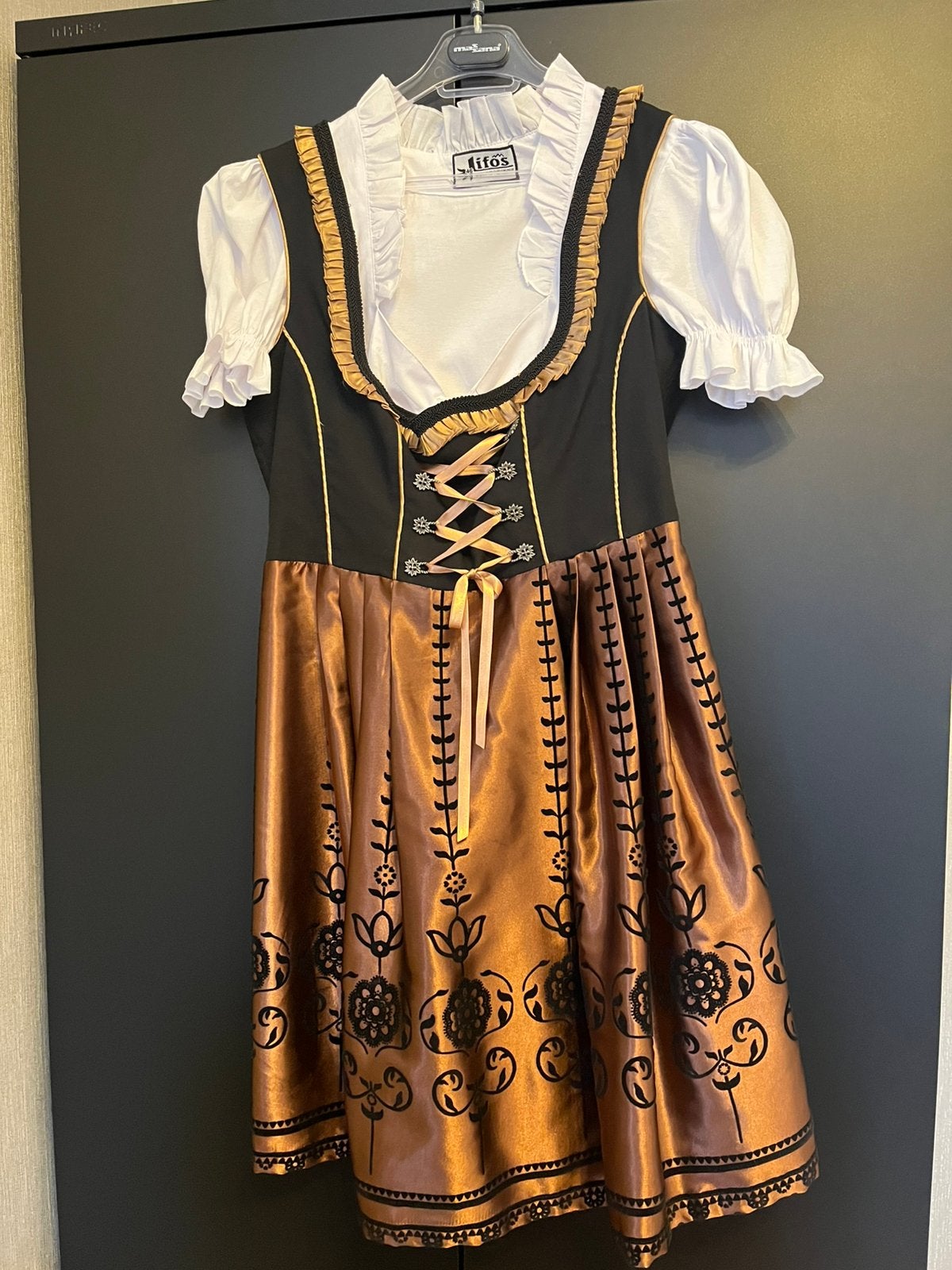 Te koop mooie Dirndl leuk voor thema feest of bierfeest, Kleding | Dames, Ophalen of Verzenden, Zo goed als nieuw, Maat 42/44 (L)