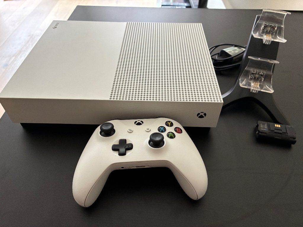 Xbox One S, Spelcomputers en Games, Ophalen, Xbox One S All-digital, Zo goed als nieuw, 1 TB