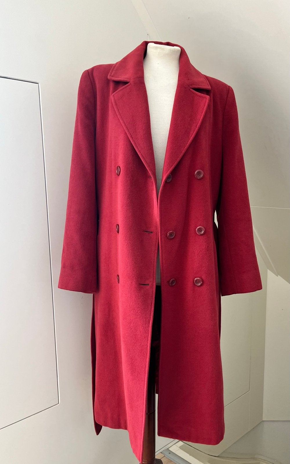 Stijlvolle rode wollen jas van Edgar Vos Collection, Kleding | Dames, Ophalen of Verzenden, Gedragen, Maat 36 (S), Rood