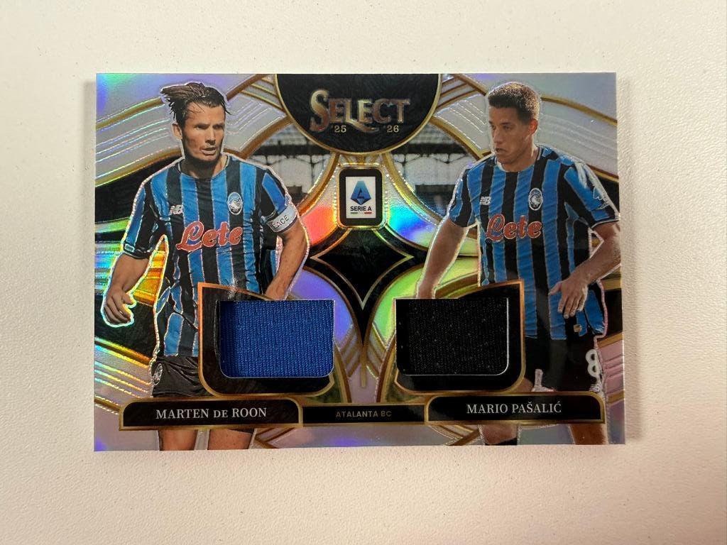 Marten de Roon & Mario Pasalic Patch Select Serie A 2025-26, Verzamelen, Ophalen of Verzenden, Nieuw, Buitenlandse clubs, Poster, Plaatje of Sticker