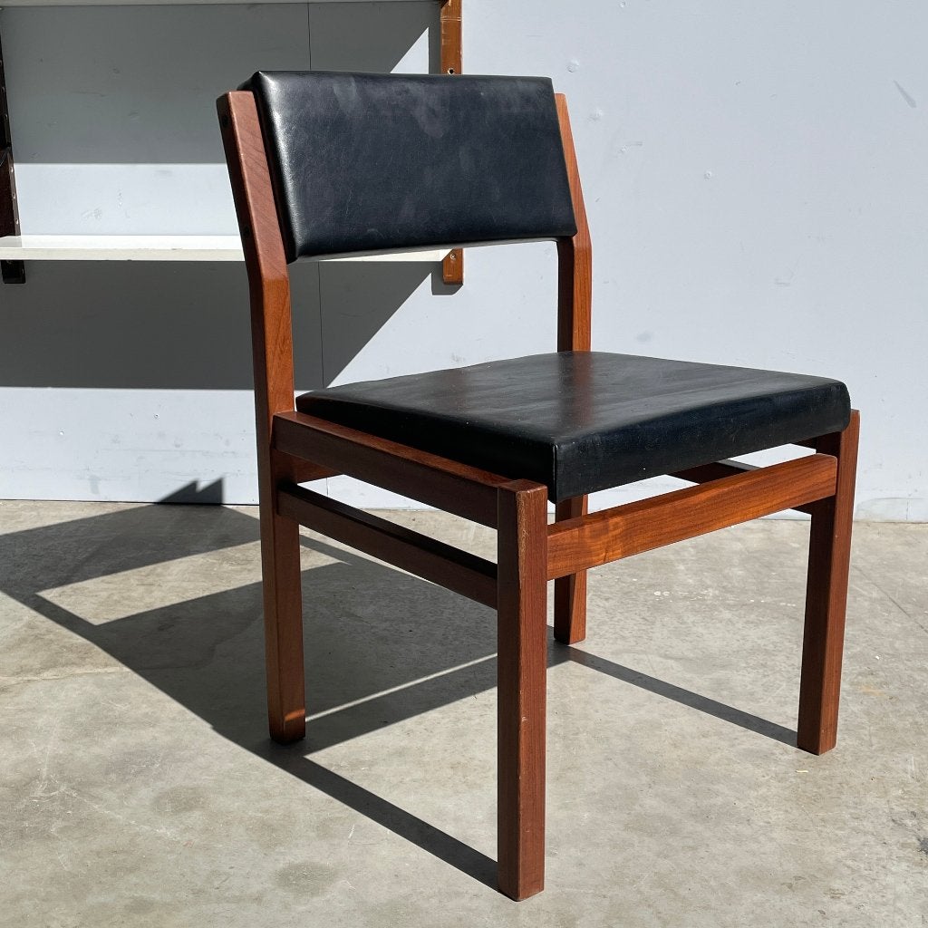 🟡 Vintage houten eettafelstoel met zwart leer, Pastoe, 1960, Gebruikt, Vintage mid century, Zwart, Ophalen of Verzenden