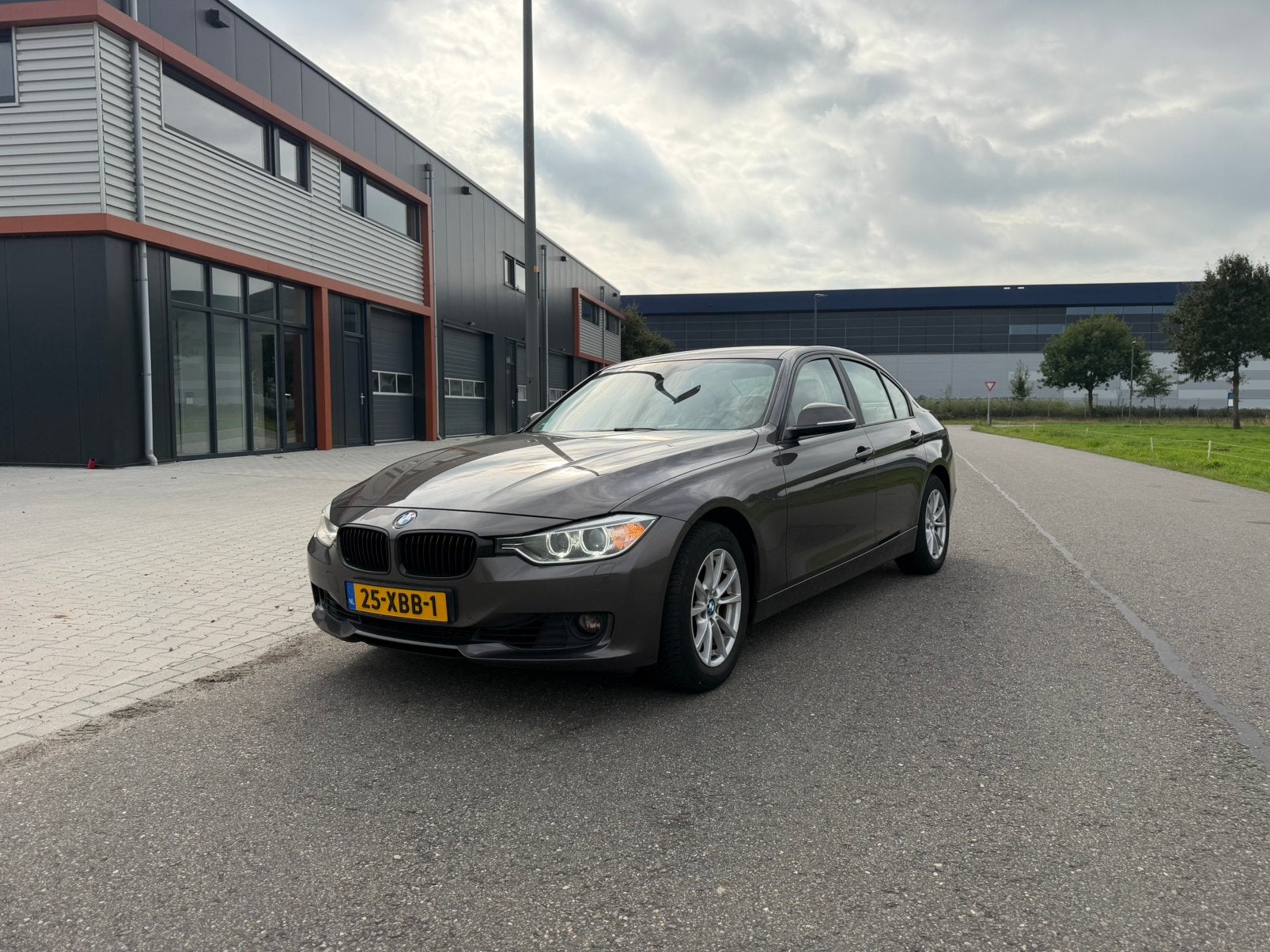 BMW 3-Serie 2.0IX 320 135KW Aut8 (f30) 2012 Bruin, Achterwielaandrijving, 4 cilinders, Bruin, Origineel Nederlands