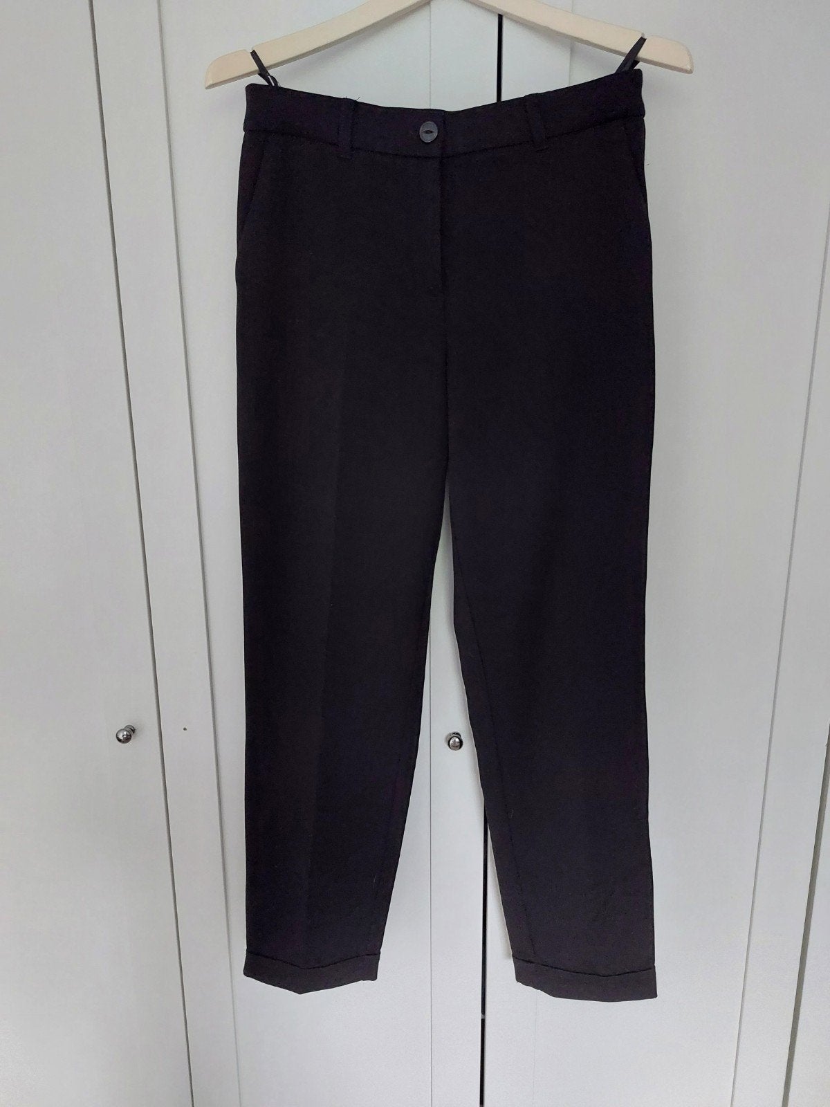 King Louie Zwarte Broek - Maat 36, Kleding | Dames, Broeken en Pantalons, Kort, Zwart, Ophalen of Verzenden, Zo goed als nieuw