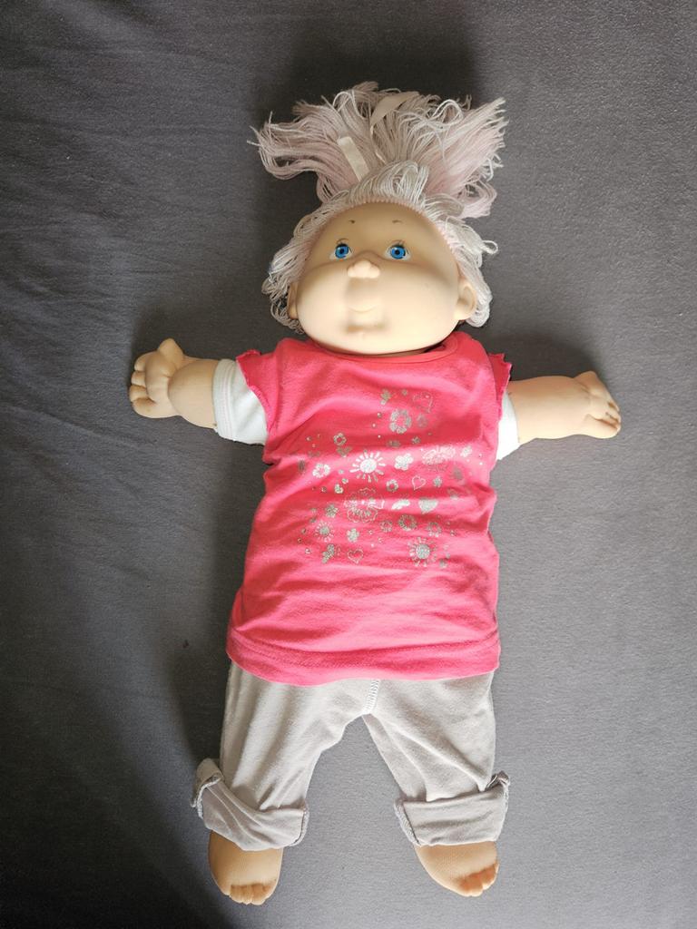 Cabbage Patch Kids pop met roze haar en kleding, Kinderen en Baby's, Speelgoed | Poppen, Verzenden, Gebruikt, Overige typen