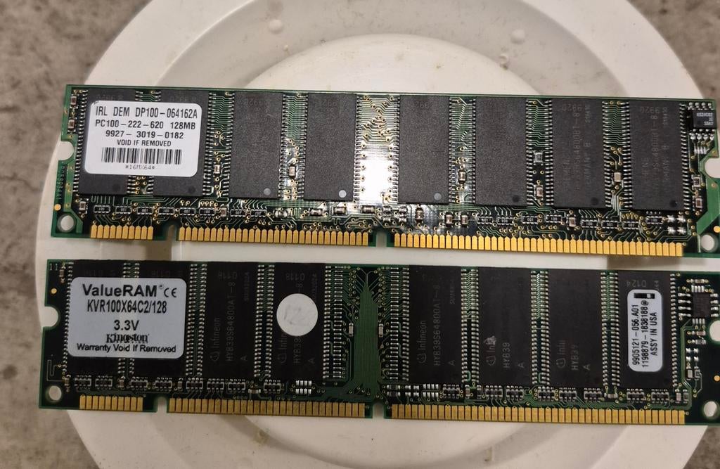 Twee Kingston ValueRAM KVR100X64C2/128 RAM modules, Computers en Software, RAM geheugen, Ophalen of Verzenden