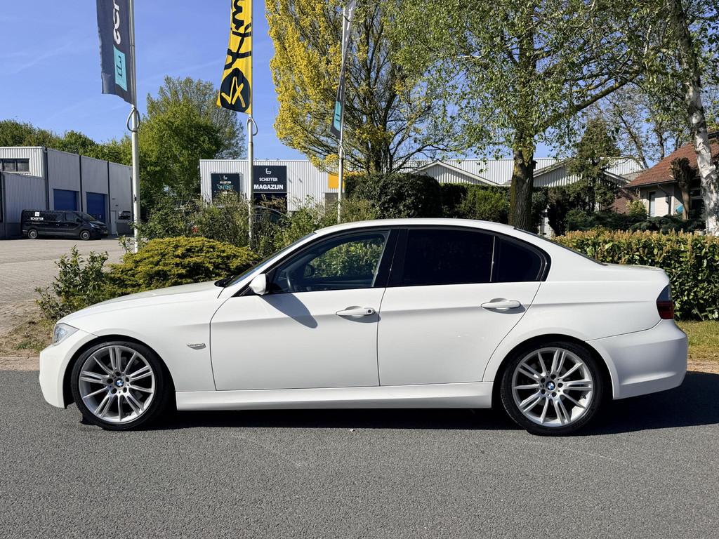 BMW 3-serie 323iA 203PK M-Sport•Automaat•Leder, Auto's, Achterwielaandrijving, Gebruikt, 2497 cc, Wit