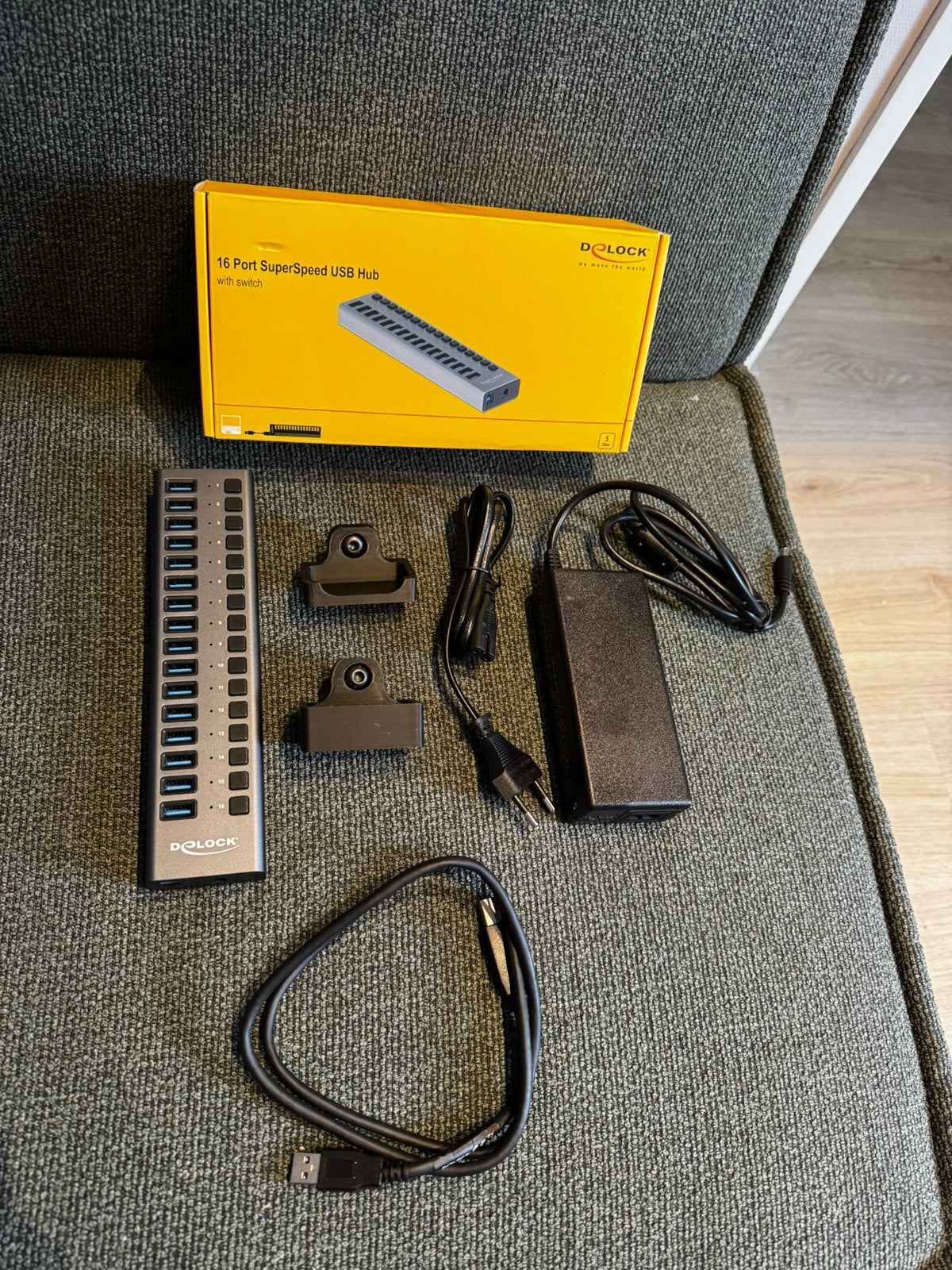 Delock 16 ports powered usb hub, Computers en Software, Dockingstations, Ophalen of Verzenden, Zo goed als nieuw, Delock