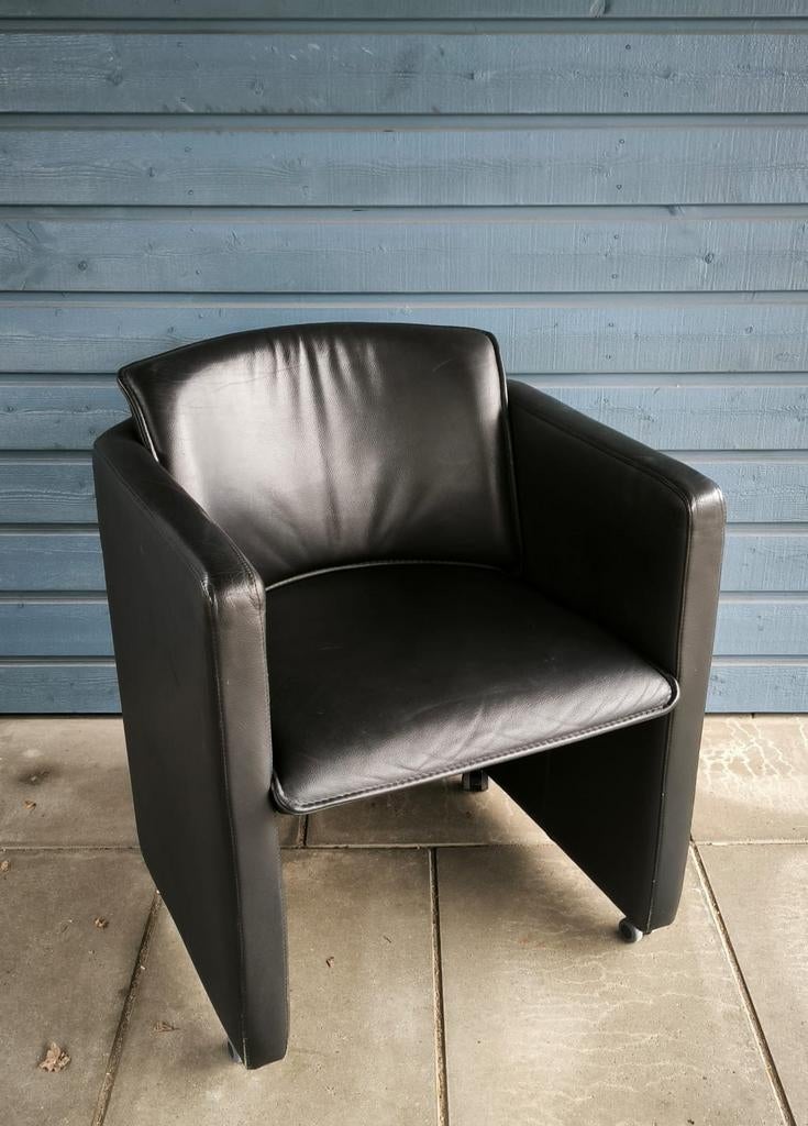 Leolux zwarte leren stoel, Ophalen, Gebruikt, 75 tot 100 cm, 50 tot 75 cm