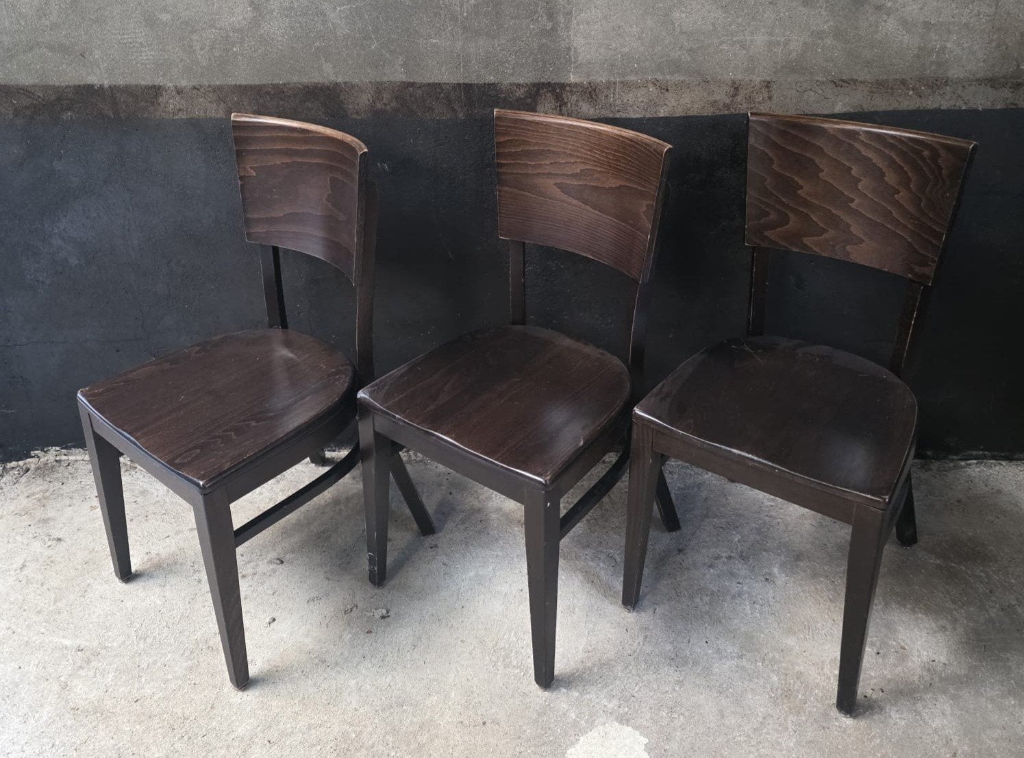 16 x Bruine houten cafestoelen cafe horeca bistro stoelen, Ophalen of Verzenden, Zo goed als nieuw, Bruin, Vijf, Zes of meer stoelen