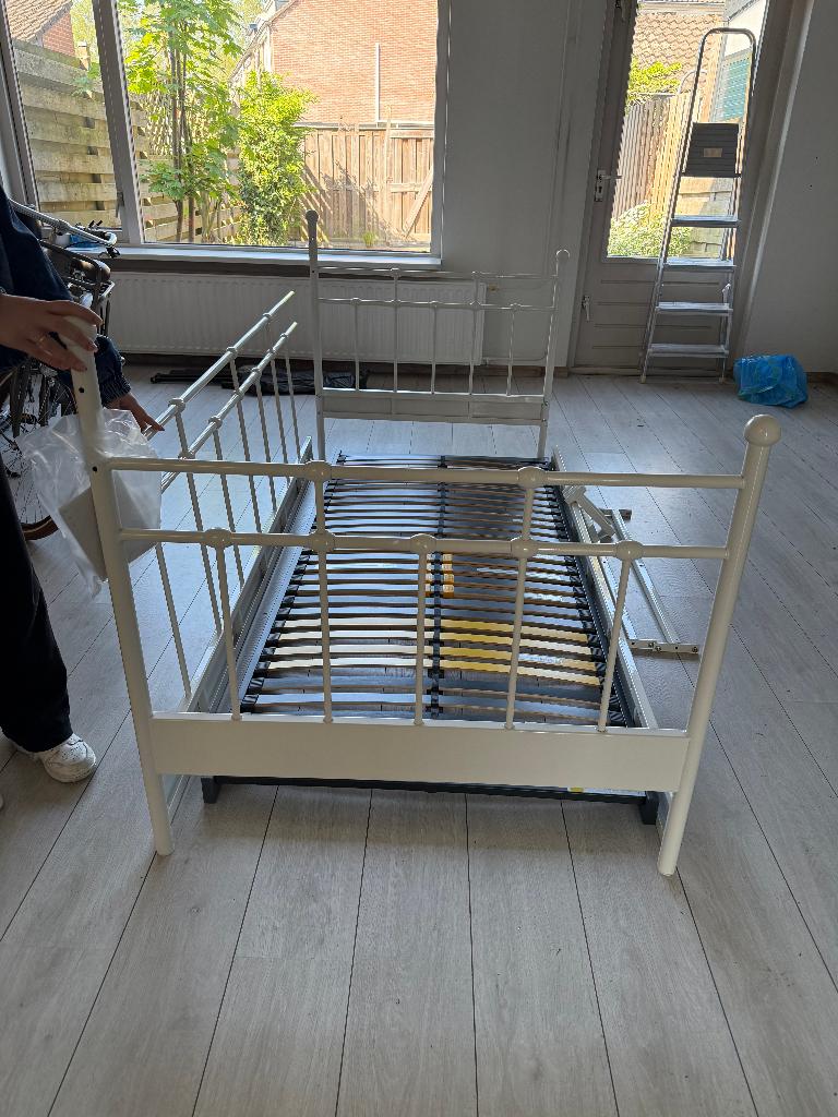 Wit metalen tienerbed 90x200 incl. Bossflex 400 lattenbodem, Ophalen, Gebruikt, 90 cm, Eenpersoons