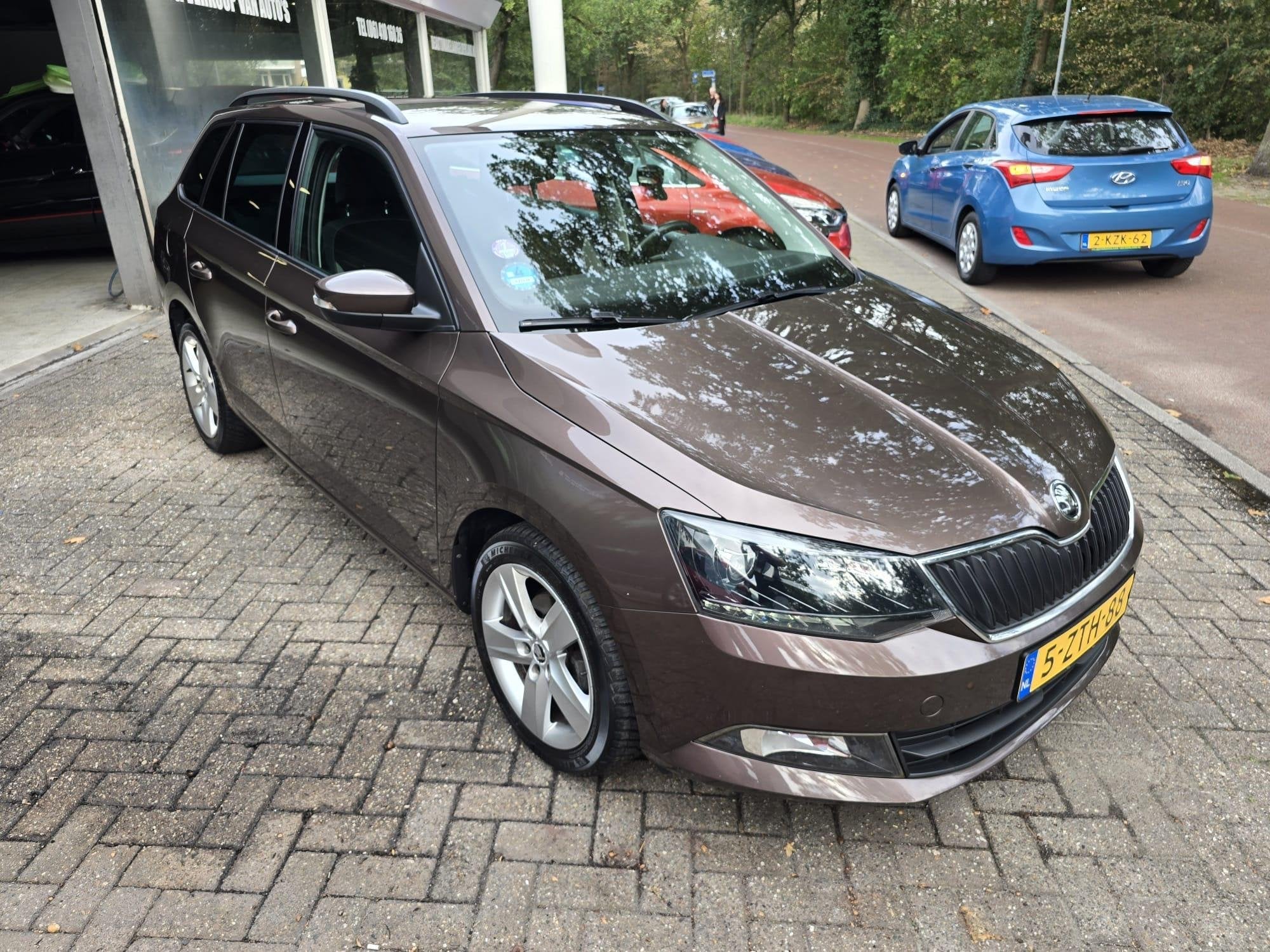 SKODA Fabia Combi 1.2 TSI First Edition Ambition | 2E EIGENA, Stof, 4 cilinders, Bruin, Origineel Nederlands