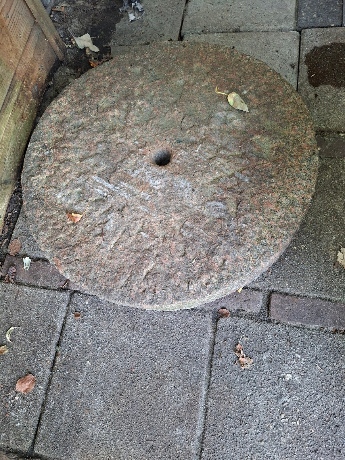 Antieke molensteen voor tuin of decoratie, Ophalen of Verzenden