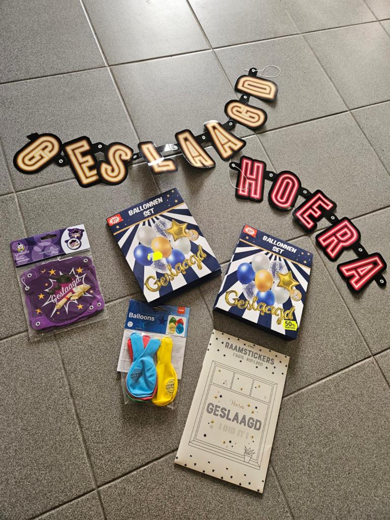 Geslaagd pakket: ballonnen, slinger en raamstickers, Ophalen of Verzenden, Nieuw, Versiering, Overige