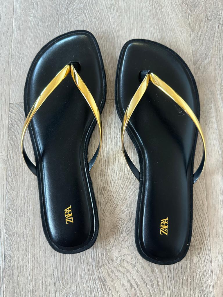 Zwarte Zara Slippers, Kleding | Dames, Schoenen, Slippers, Zwart, Ophalen of Verzenden, Zo goed als nieuw