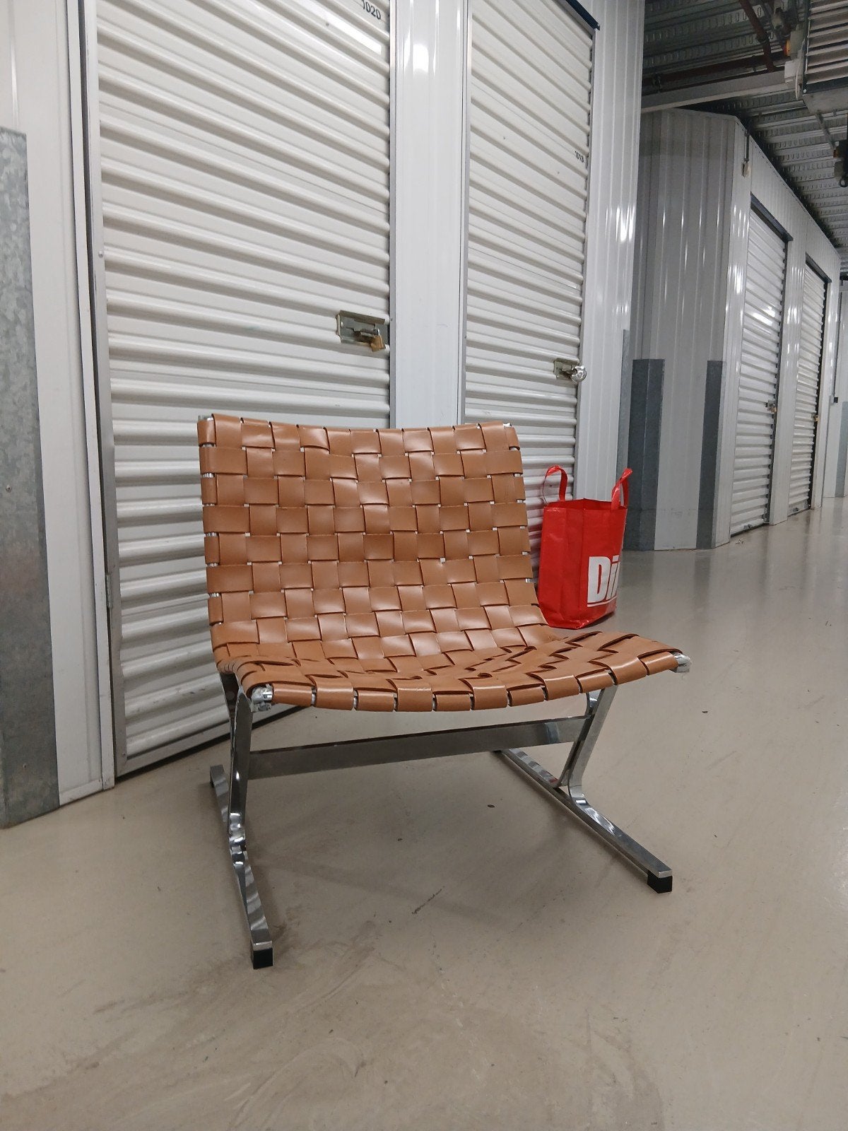 2 stuks , Ross Littell Luar lounge chair stoelen , bottega, Huis en Inrichting, Ophalen, Gebruikt, Leer, Fauteuil