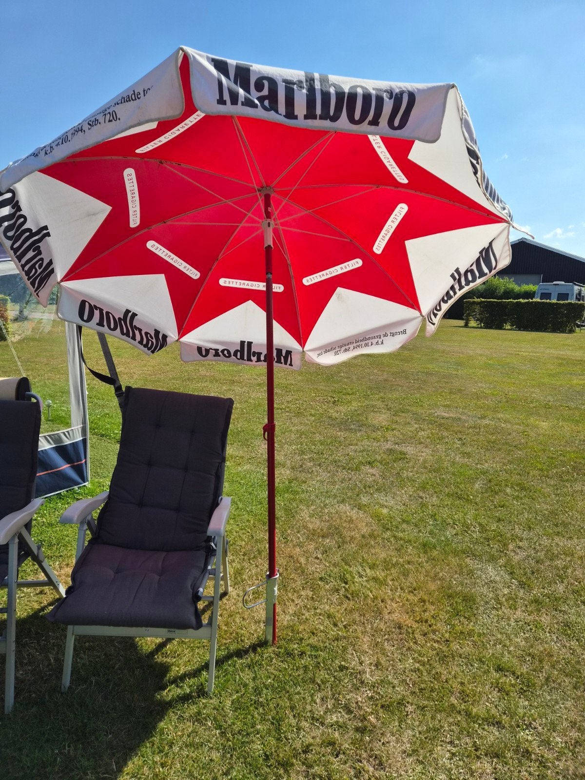 Retro Marlboro parasol - Vintage strand- of tuinparasol, Tuin en Terras, Ophalen