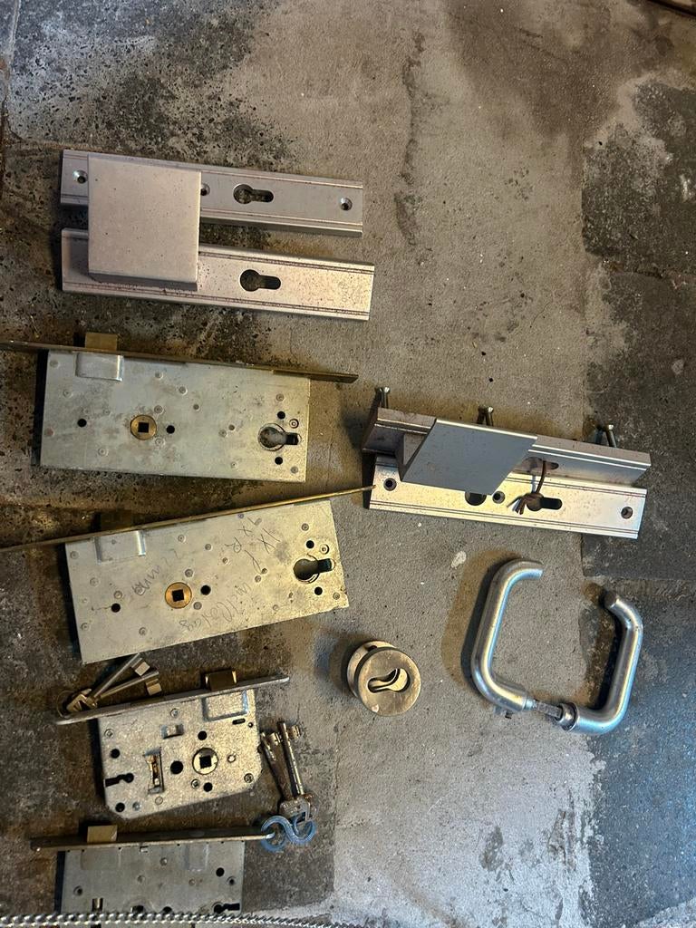 Inbouw sloten, Doe-het-zelf en Verbouw, Hang- en Sluitwerk, Ophalen, Gebruikt, Slot