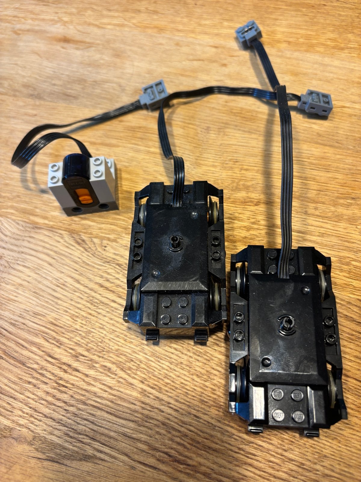Lego Powered Up Treinmotor 2x en Hub, Gebruikt, Overige thema's, Lego, Accessoire
