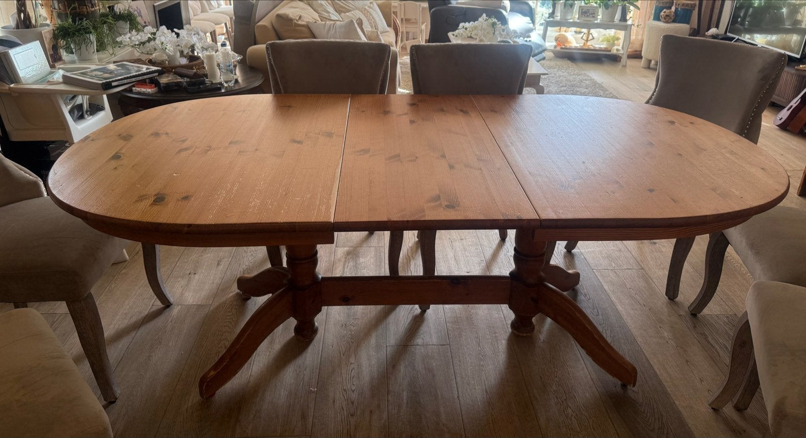 Foto 3 van Massief grenen ovale eettafel, uitschuifbaar