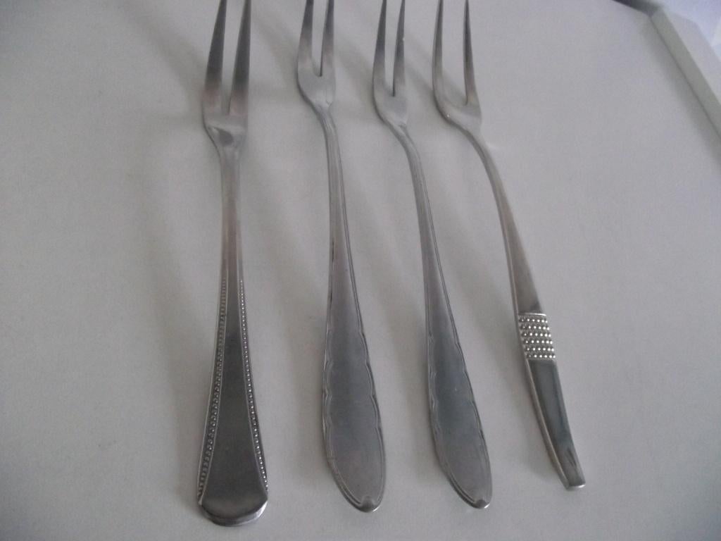 4 dienvork 20 cm Amefa parelrand Keltum durfine Silvello p s, Antiek en Kunst, Antiek | Bestek, Ophalen of Verzenden