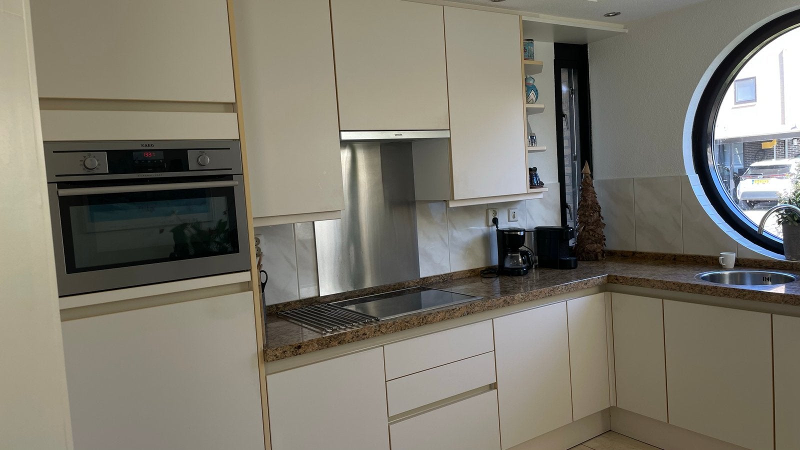 Siematic keuken met AEG en Siemens inbouwapparatuur, Ophalen, Gebruikt, Wit, Hoekkeuken