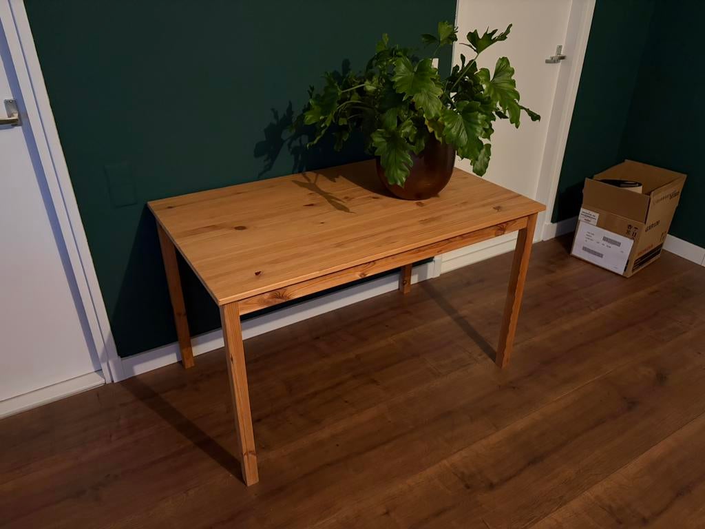 Kleine houten tafel met 4 stoelen, Huis en Inrichting, Tafels | Eettafels, Ophalen, Gebruikt, 100 tot 150 cm, 50 tot 100 cm