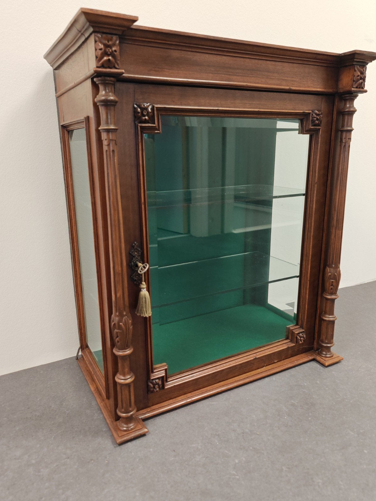 Vitrine antiek, Ophalen