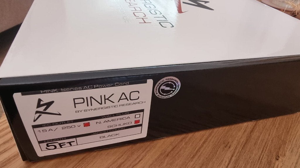 Synergistic Research Pink AC stroomkabel van 5FT (1.5m), Ophalen of Verzenden, Zo goed als nieuw, Minder dan 2 meter, Overige kabels
